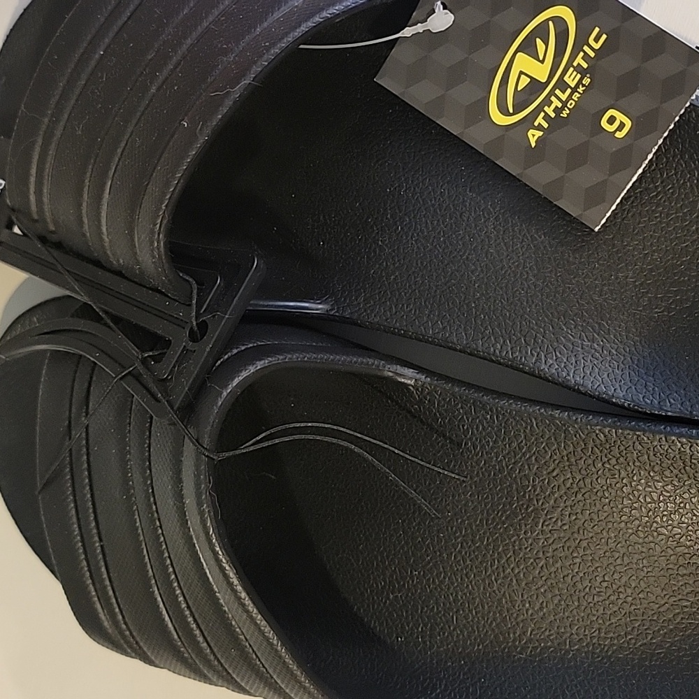 NWT Athletic Black Tunnel Foam Slide Size 9